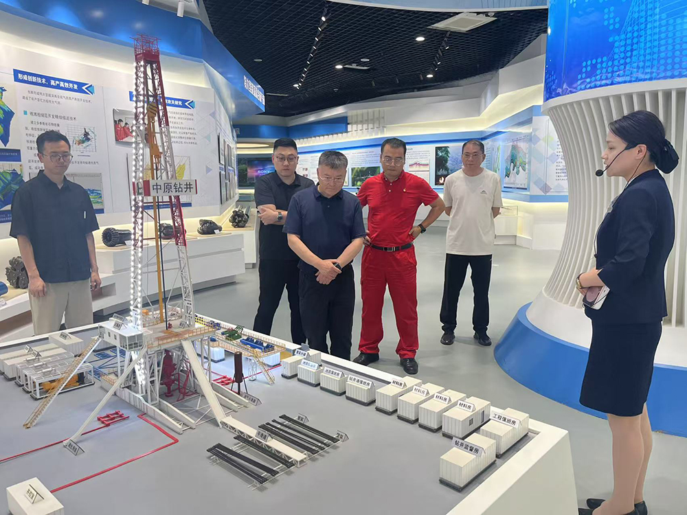 集團黨委副書記、總經(jīng)理沈鵬帶隊到普光氣田考察交流